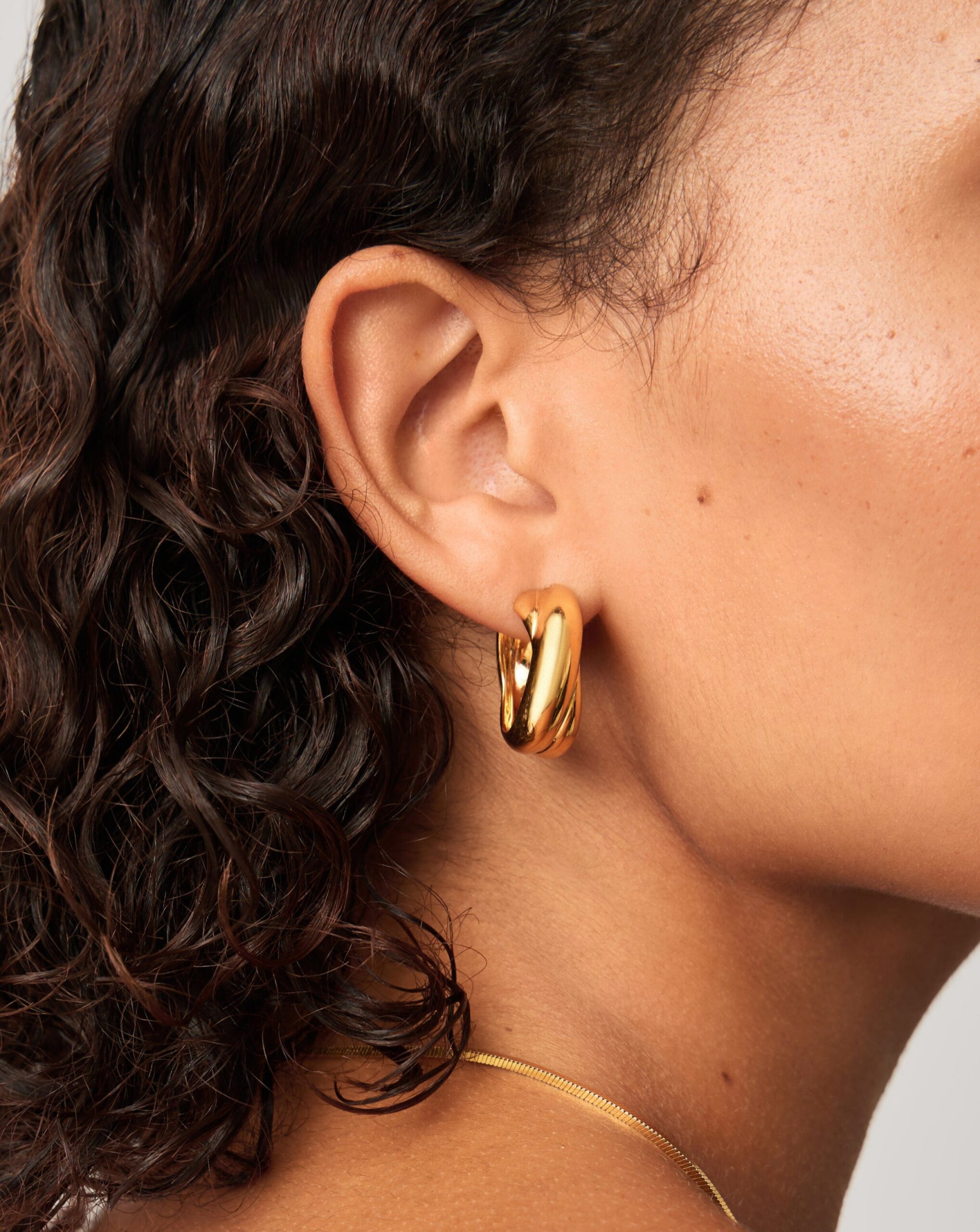 Lucy Williams Chunky Medium Entwine Hoop Earrings | 18ct Gold Plated - Image 2